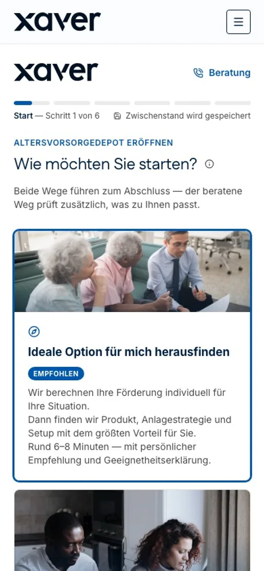 Aufnahme derselben Strecke auf dem Handy im Hochformat: die vorbefüllten Angaben, der Förderbetrag und die Schritte bis zur Bestätigung, wie sie eine Kundin auf ihrem eigenen Gerät durchläuft.